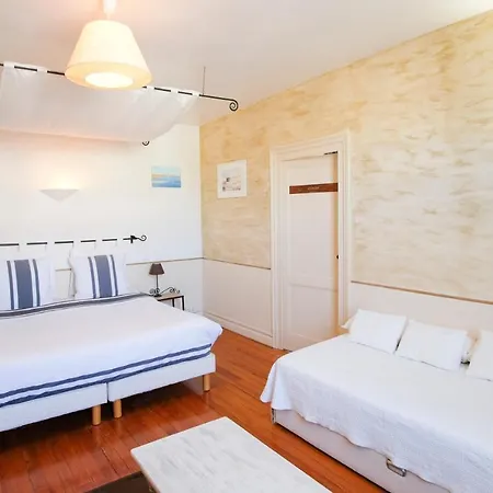 Les Gues Rivieres Bed & Breakfast 3*